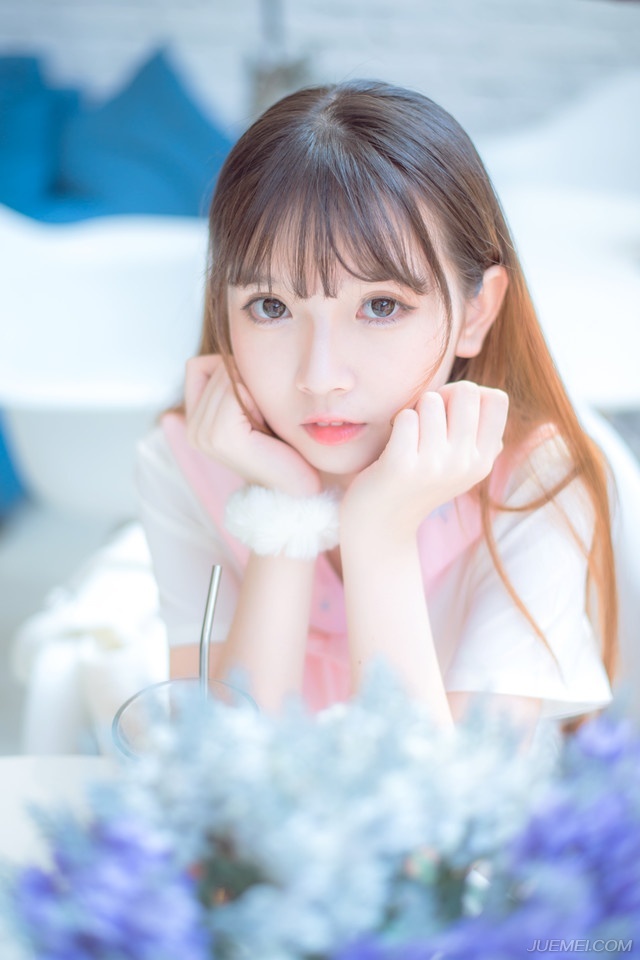命运如同手中的掌纹，无论多曲折，终掌握在自己手中。